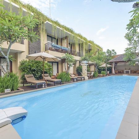 D'Penjor Seminyak Hotel Exterior photo
