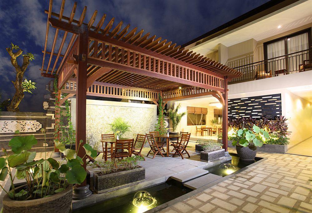 D'Penjor Seminyak Hotel Exterior photo