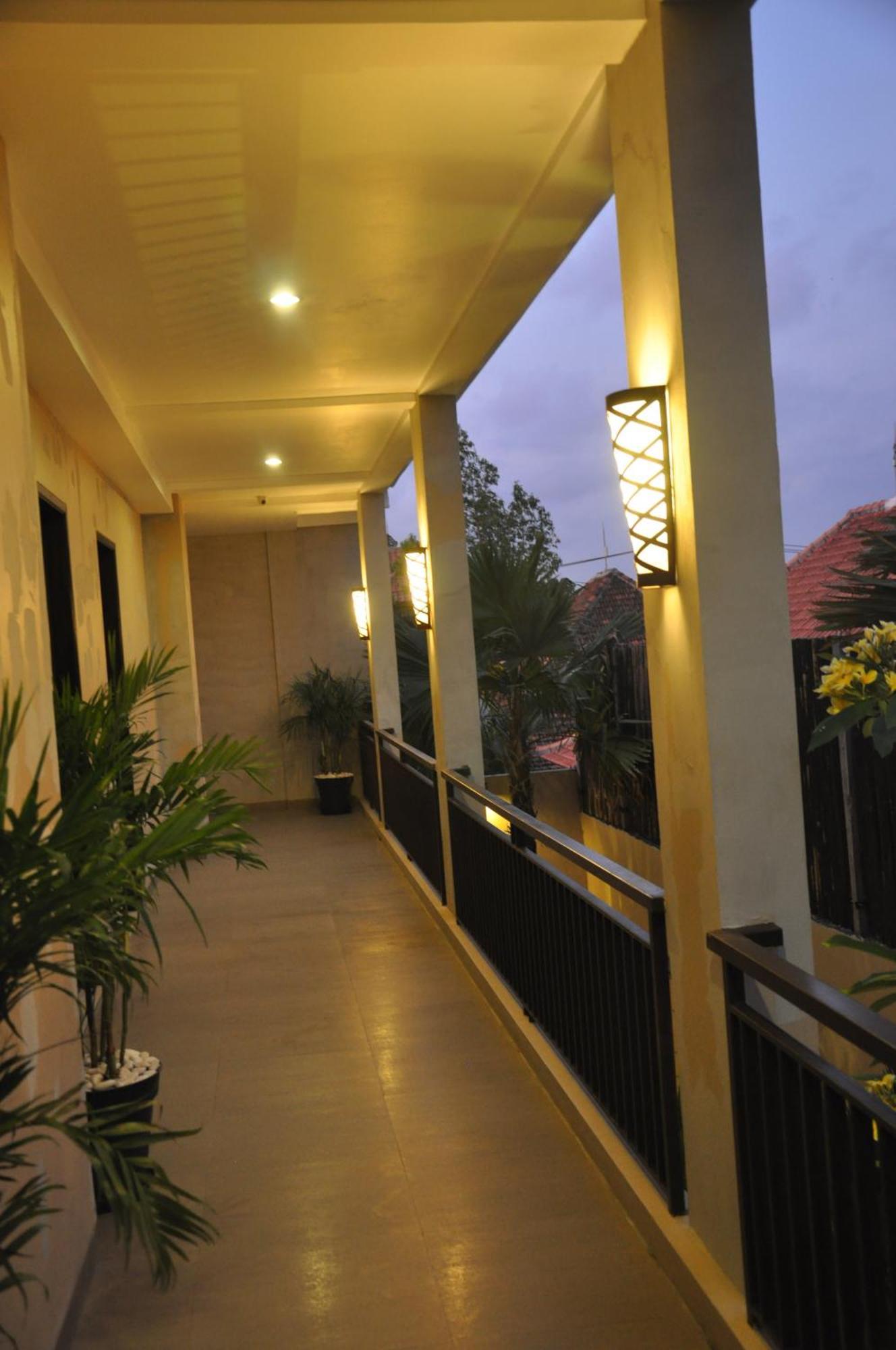 D'Penjor Seminyak Hotel Exterior photo