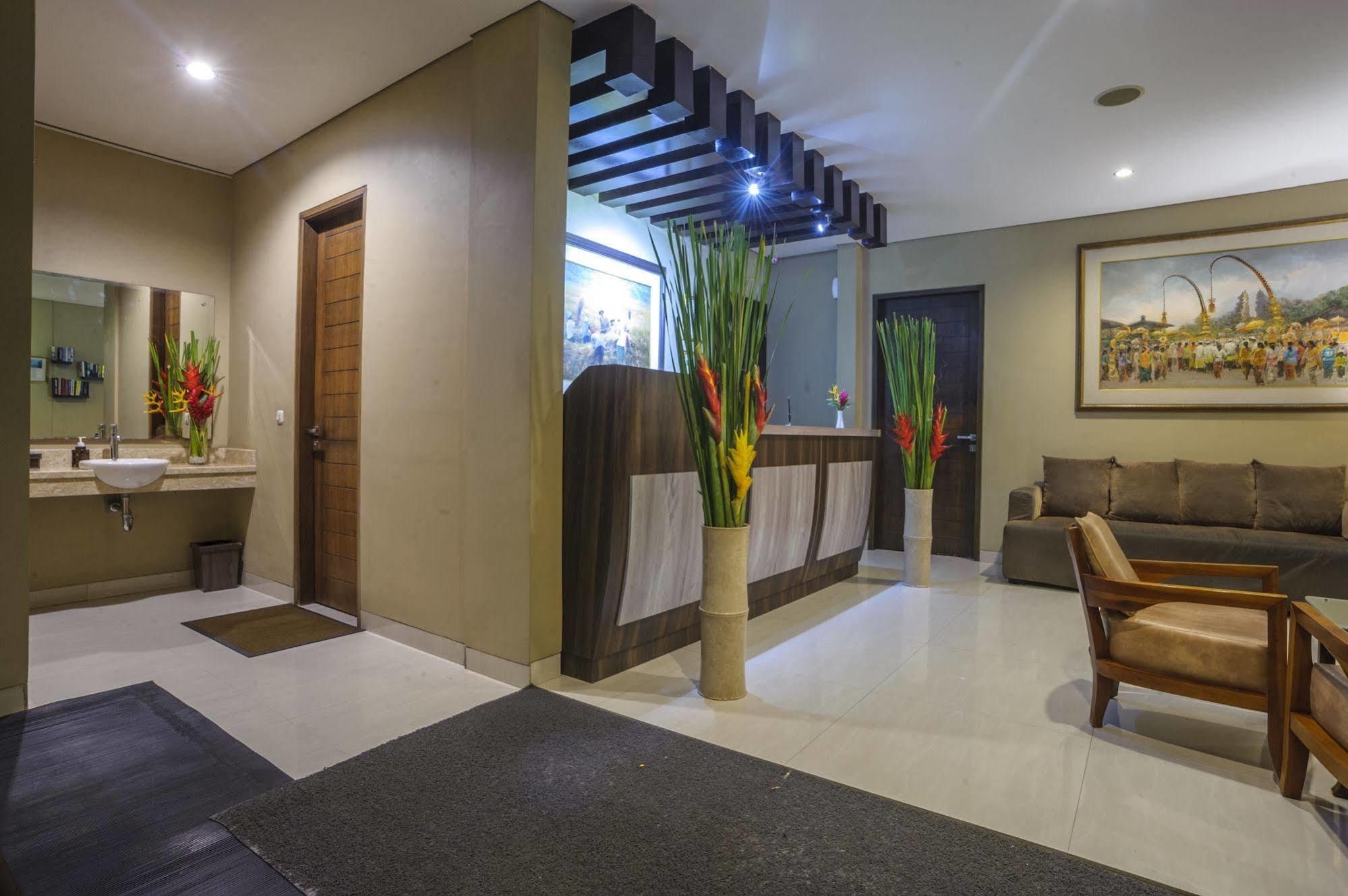 D'Penjor Seminyak Hotel Exterior photo
