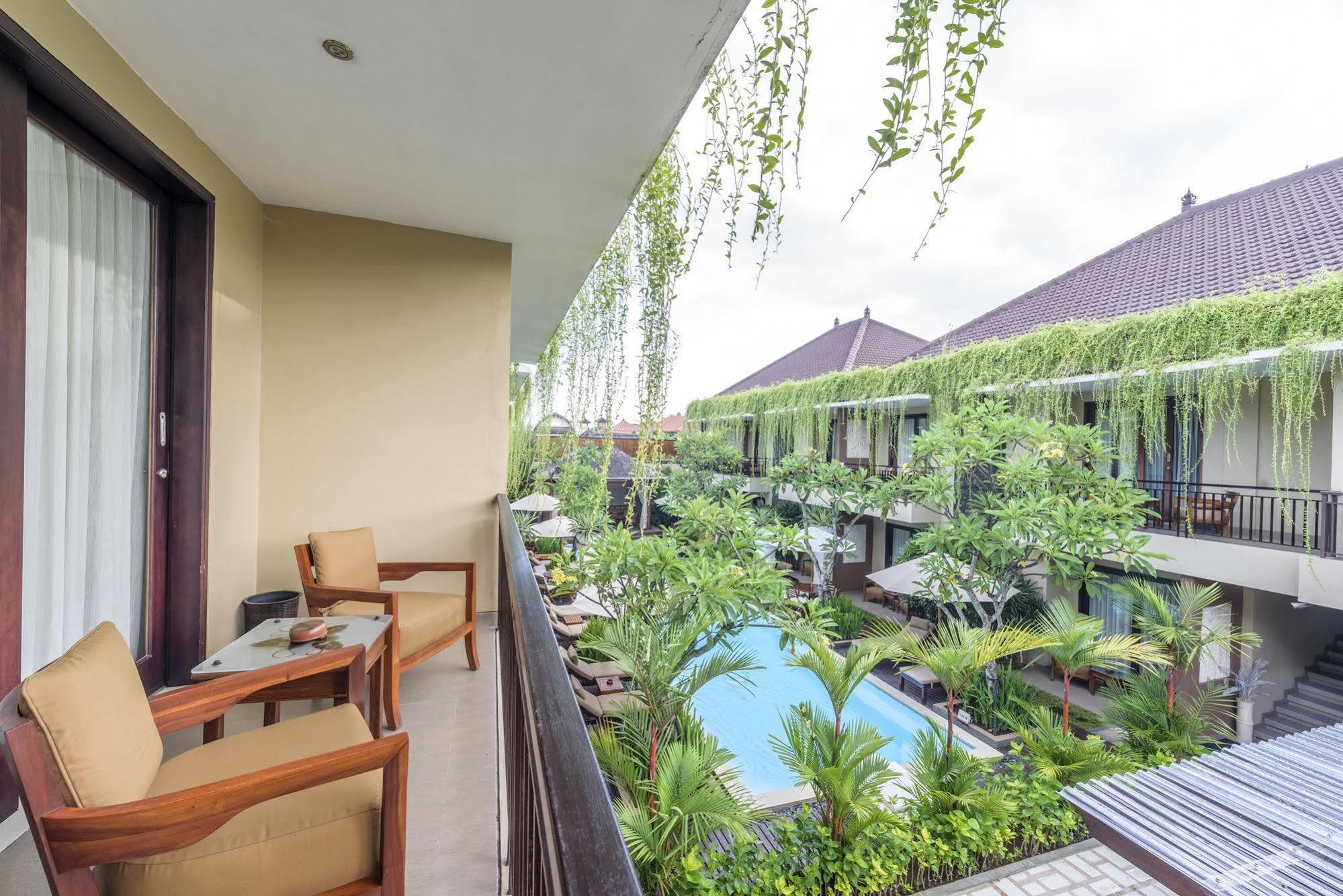 D'Penjor Seminyak Hotel Exterior photo