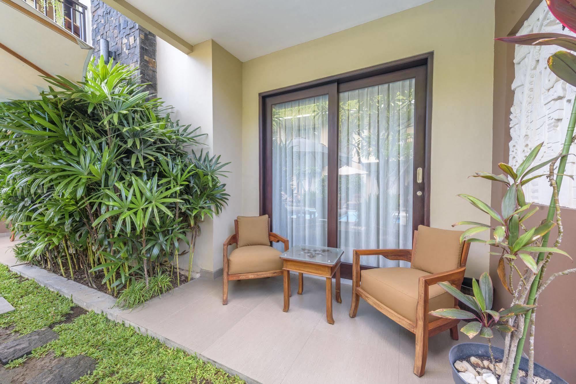 D'Penjor Seminyak Hotel Exterior photo