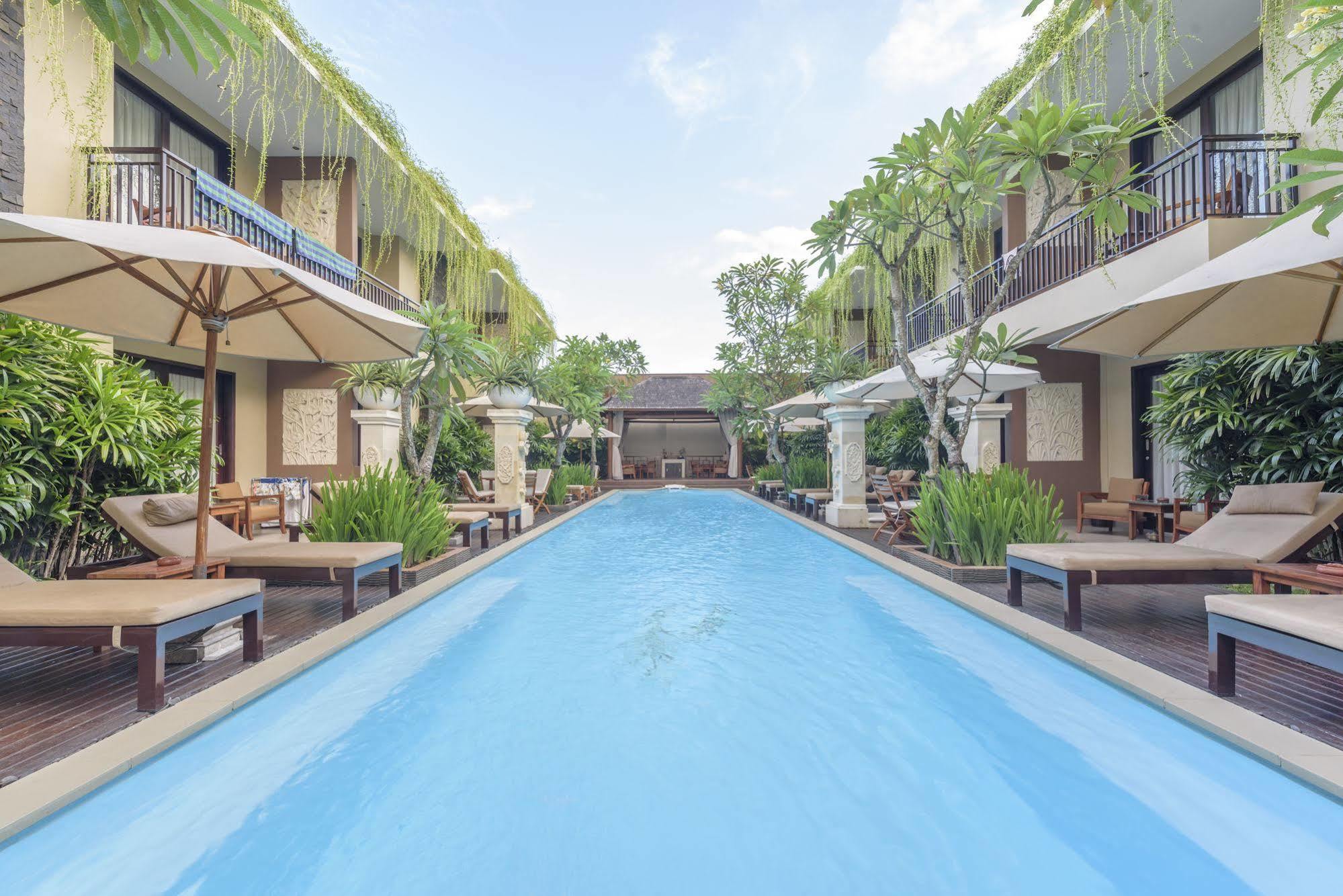 D'Penjor Seminyak Hotel Exterior photo