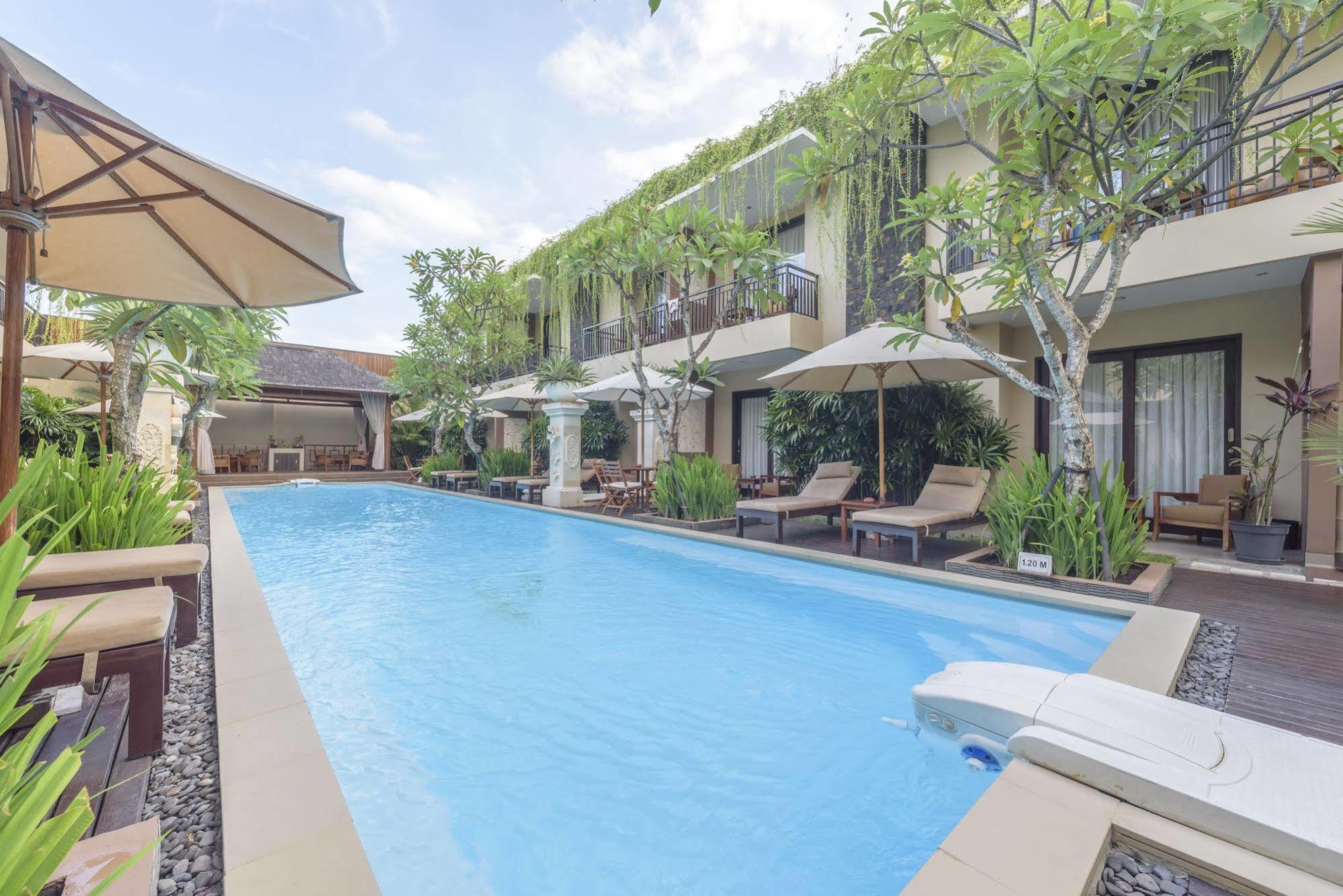 D'Penjor Seminyak Hotel Exterior photo