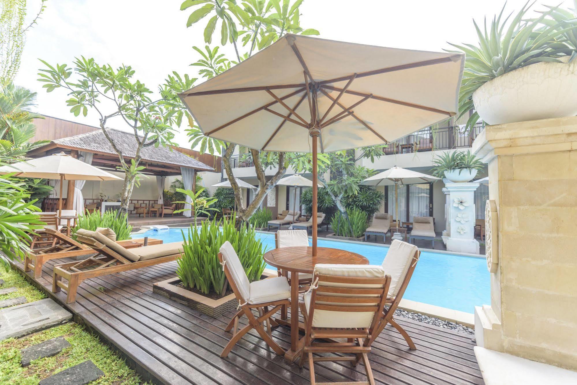 D'Penjor Seminyak Hotel Exterior photo